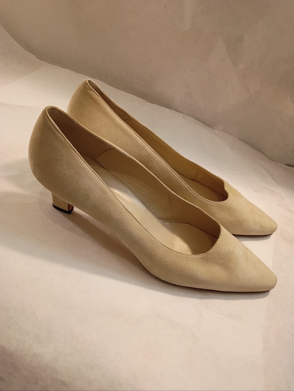 Manolo Blahnik Luxury Suede Pumps - euro size 40